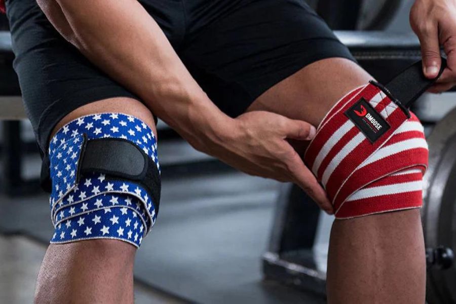 Knee Sleeves Vs. Knee Wraps for Squats : Which Should You Be Using?