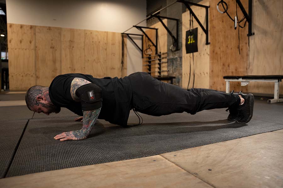 Sand-Pad exercise Push-up close for triceps