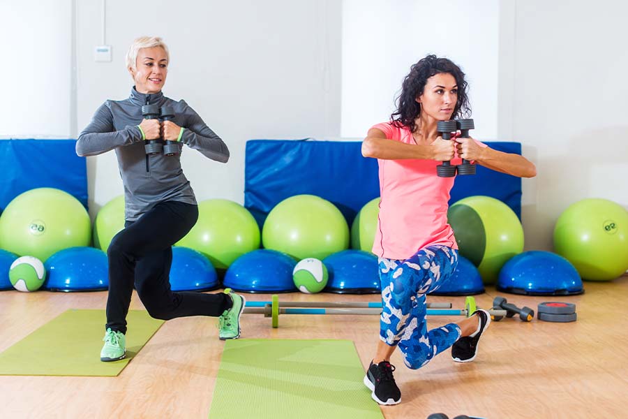 Curtsy Lunge for Glutes: How to Perform, Muscles Worked & Benefits